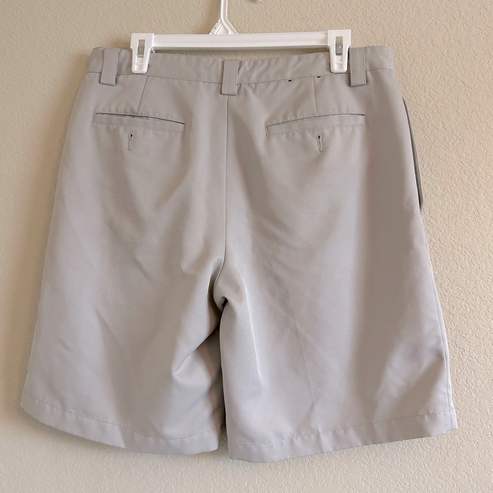 Vanheusen Khaki shorts - Picture 2 of 2